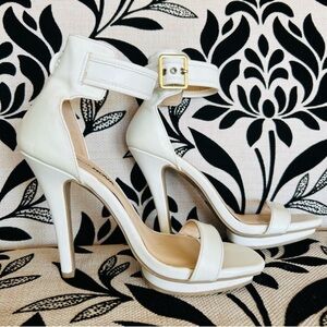 White strap heels buckle woman’s size 6 Fashion Nova